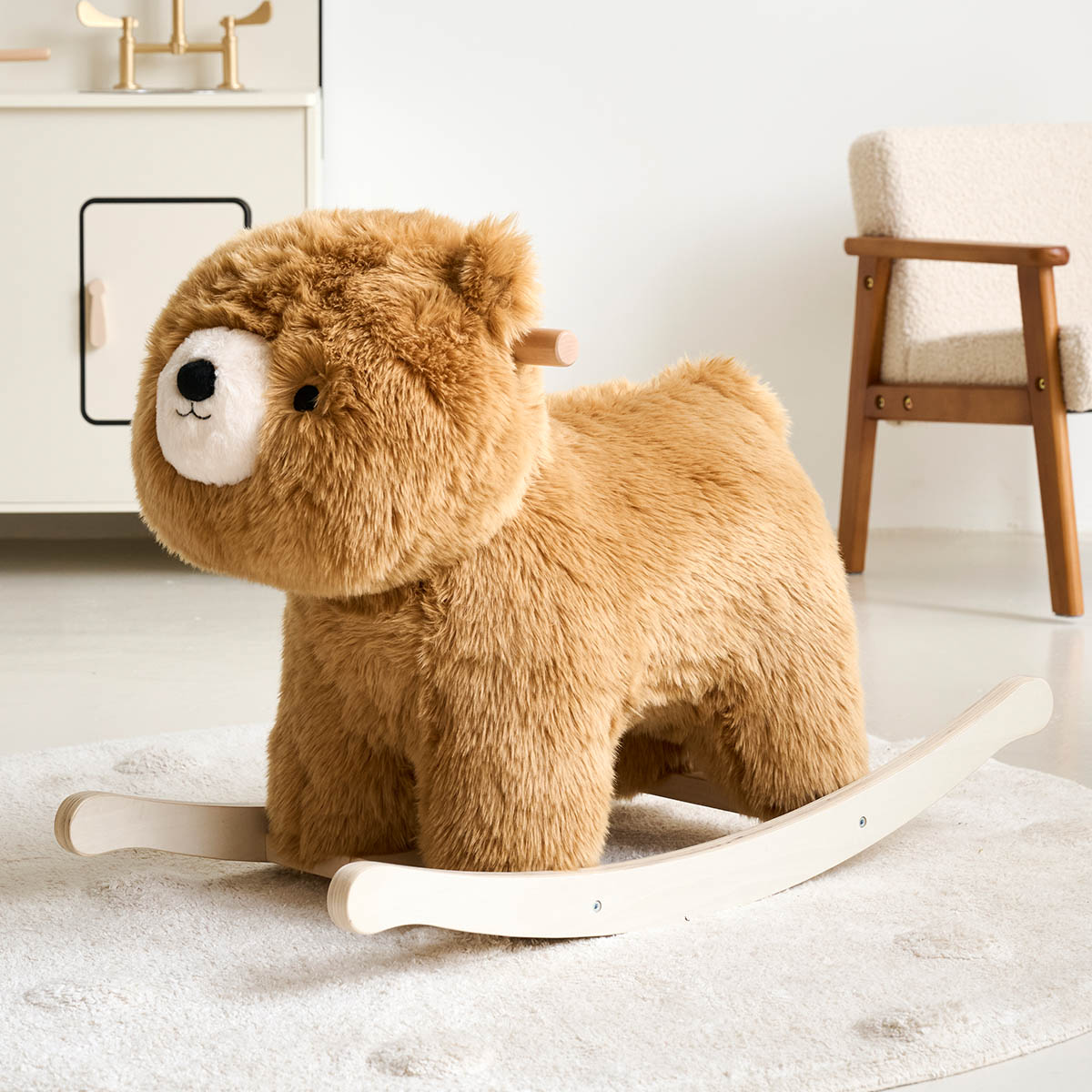 Petite Amélie - Petite Amélie | Cheval à bascule Ours | Peluche en bois certifié FSC | Marron et blanc | Jouet d'éveil pour enfant collection Forêt