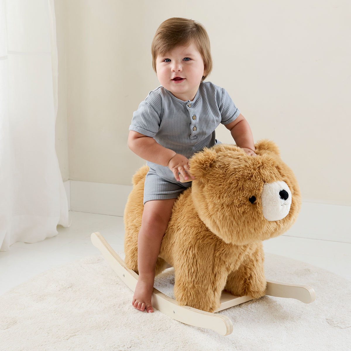 Petite Amélie | Cheval à bascule Ours | Peluche en bois certifié FSC | Marron et blanc | Jouet d'éveil pour enfant collection Forêt (Petite Amélie) - Image 1