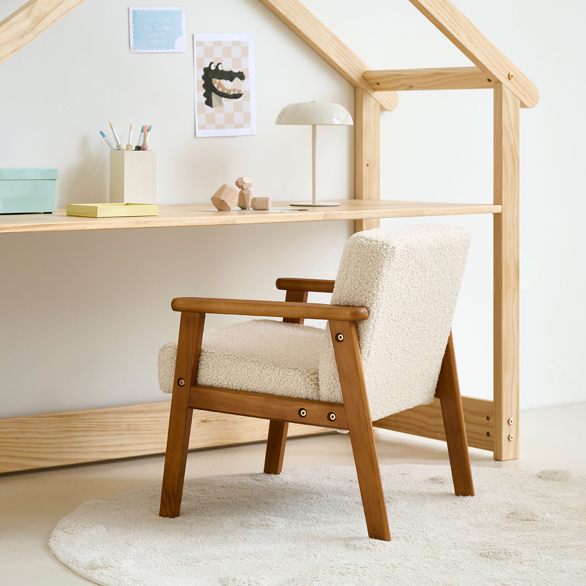Petite Amélie Fauteuil Enfant Retro | Bois et Tissu | Beige | Noyer | Fauteuil solide en pin massif avec revêtement teddy pour une assise confortable (Petite Amélie) - Image 1