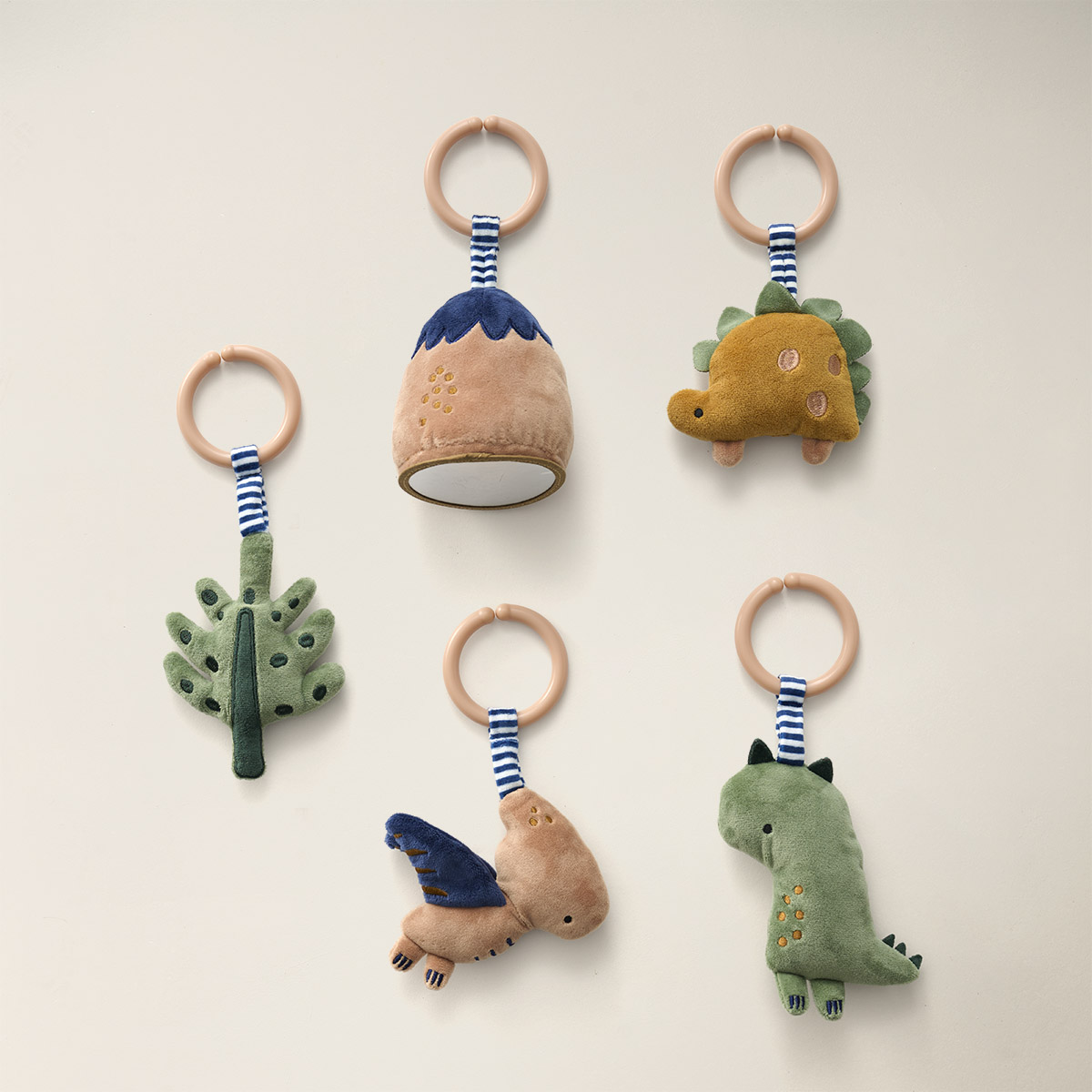 Petite Amélie | Arche d'éveil Dino | Tapis sensoriel amovible | Polyester | Beige | 6 éléments avec suspensions | Facile à nettoyer (Petite Amélie) - Image 3
