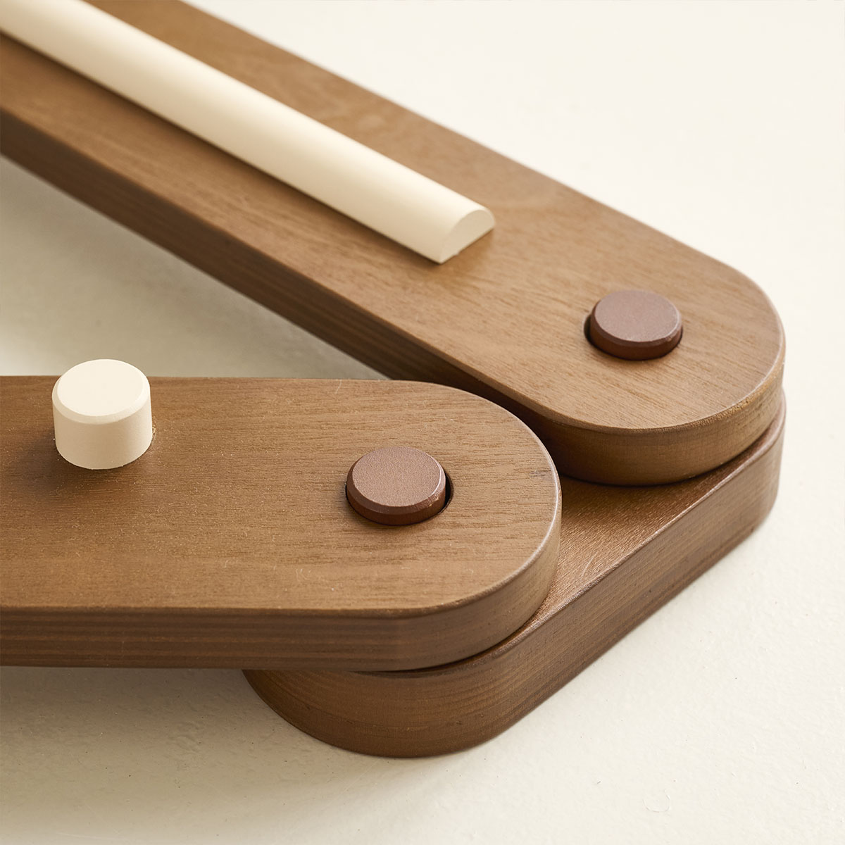 HOMCENT Poutre D’équilibre En Bois – 6 Pièces Et 8 Connecteurs – Parcours D’obstacles Montessori – Cadeau Pour Enfant – Supporte 40 Kg