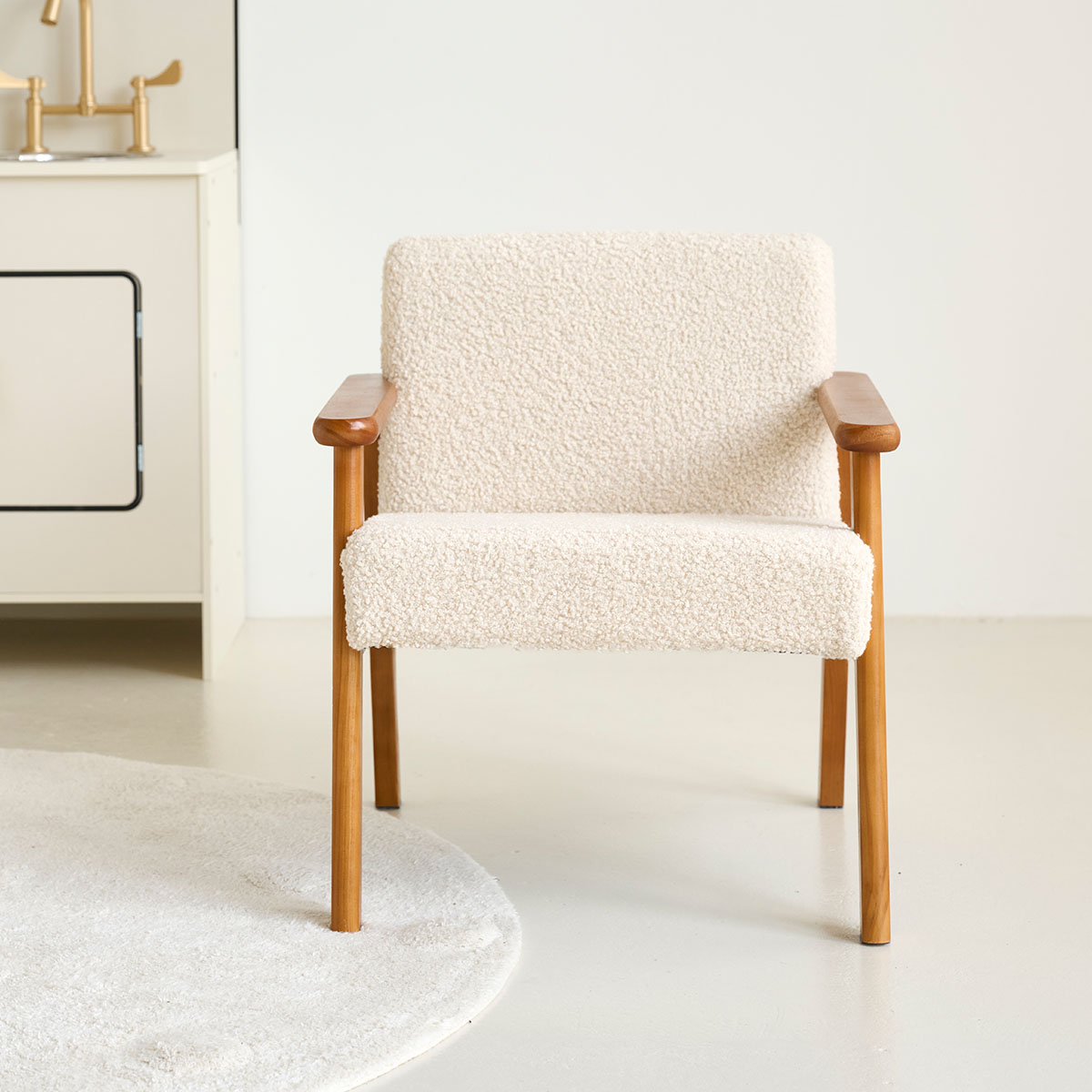 Petite Amélie Fauteuil Enfant Retro | Bois et Tissu | Beige | Noyer | Fauteuil solide en pin massif avec revêtement teddy pour une assise confortable (Petite Amélie) - Image 3