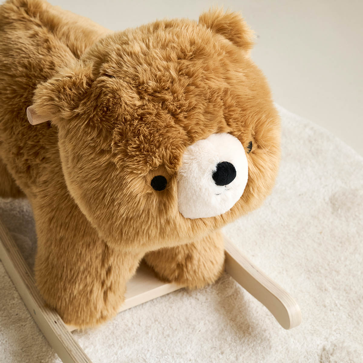 Petite Amélie | Cheval à bascule Ours | Peluche en bois certifié FSC | Marron et blanc | Jouet d'éveil pour enfant collection Forêt (Petite Amélie) - Image 5