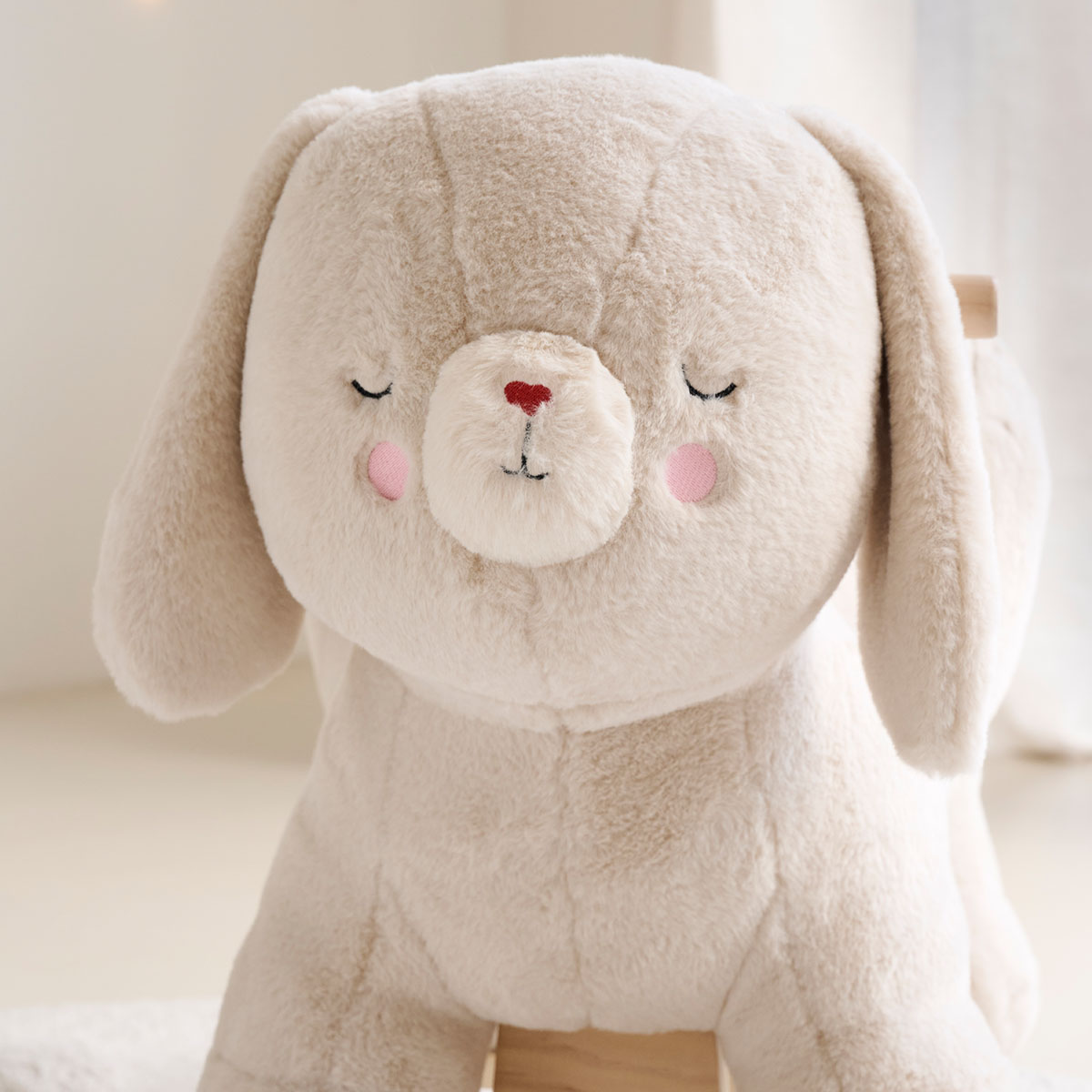 Petite Amélie | Cheval à bascule Lapi | Peluche lapin en bois FSC | Beige | Hauteur de siège 29 cm (Petite Amélie) - Image 7