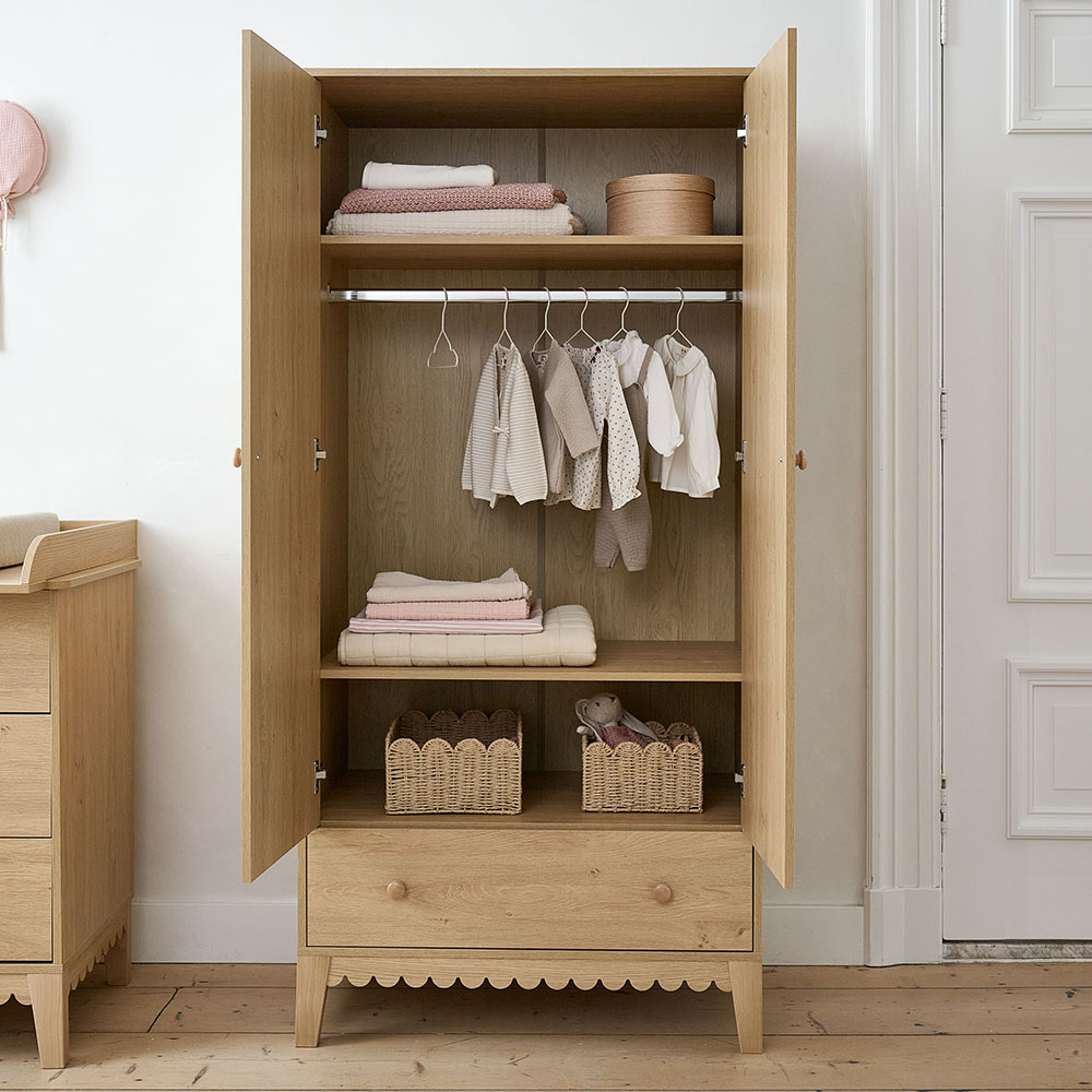 Petite Amélie Armoire-penderie enfant Cannelle | bois de chêne naturel et hêtre massif | avec tiroir et penderie | pour chambre de bébé et enfant (Petite Amélie) - Image 3