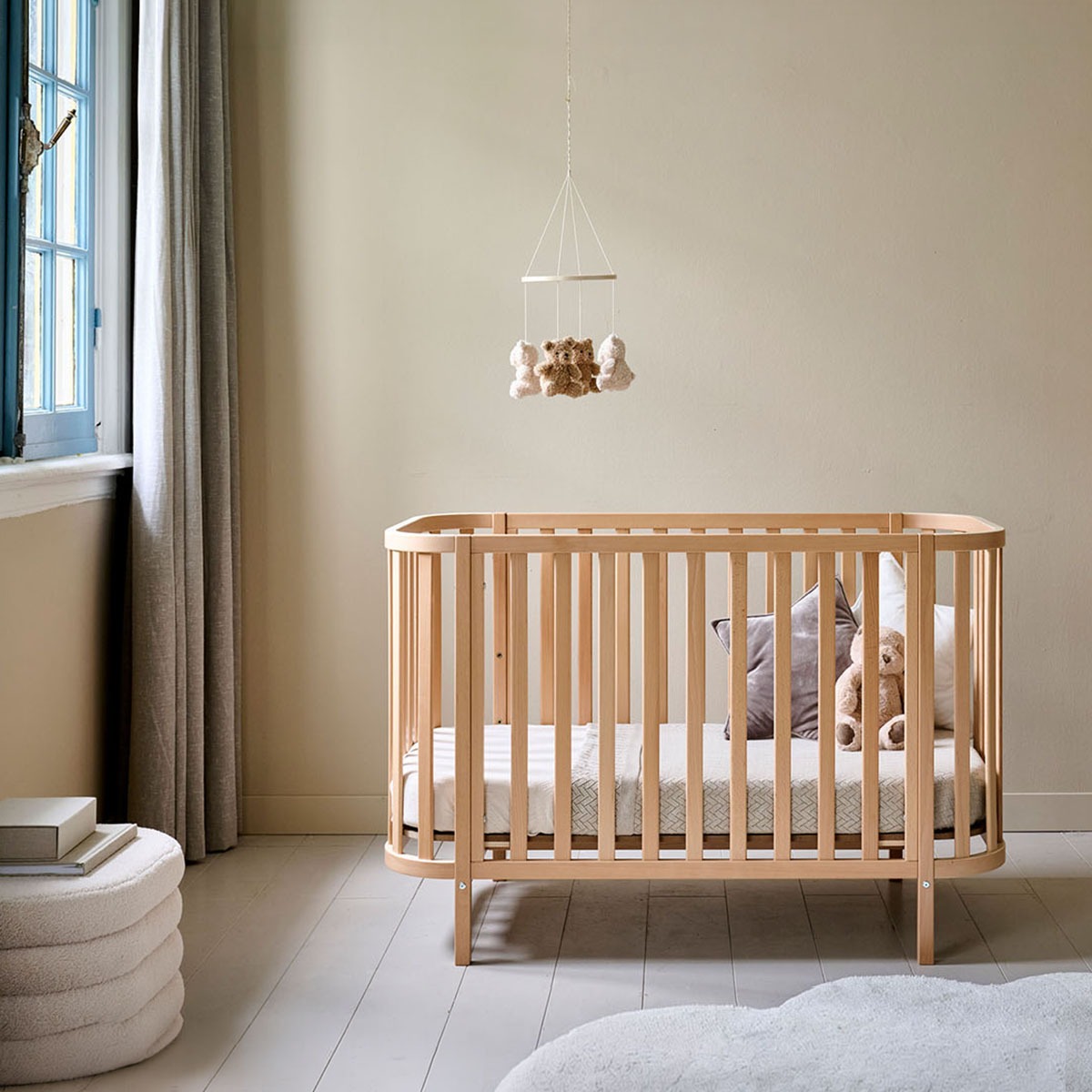 Petite Amélie | Lit bébé ovale Cocoon | Bois naturel | 60x120 cm | Design réglable sur 3 hauteurs pour un sommeil confortable et sécurisé (Petite Amélie) - Image 2