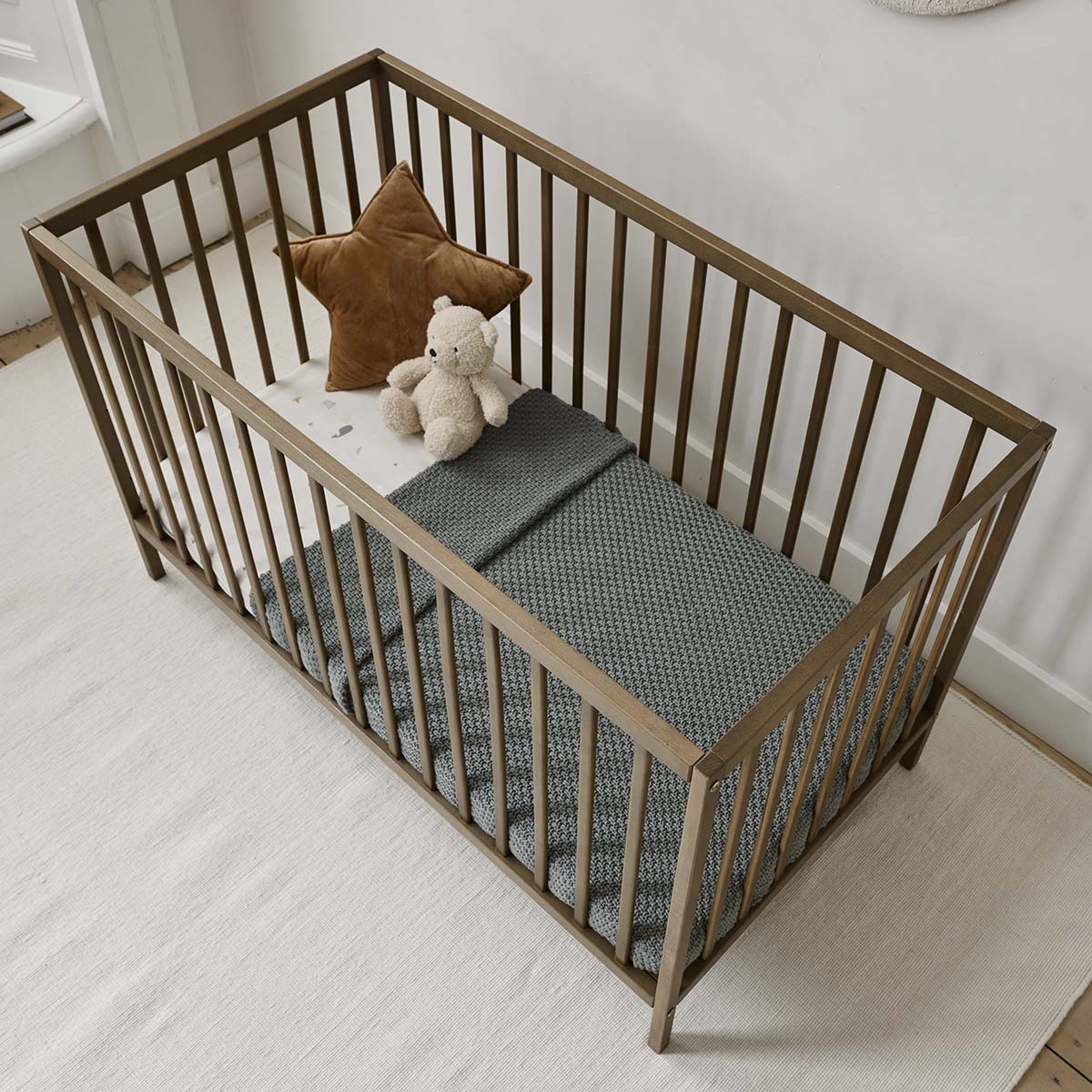 Petite Amélie Lit bébé évolutif en bois de hêtre | 60x120 cm | Cocoa | Trois hauteurs de sommier (Petite Amélie) - Image 1