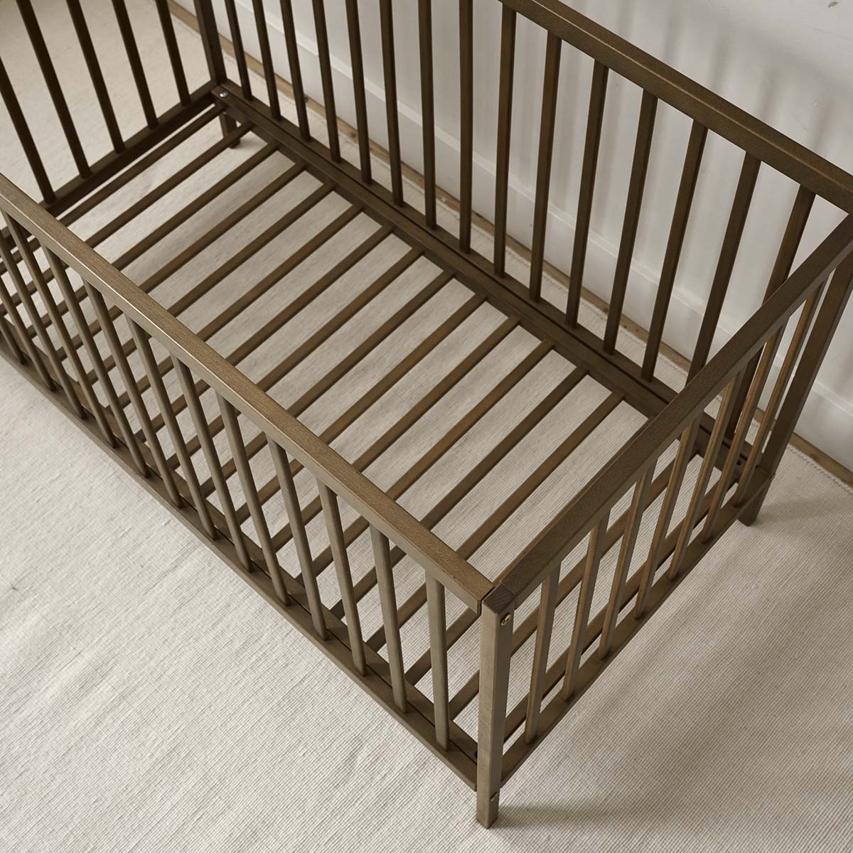 Petite Amélie Lit bébé évolutif en bois de hêtre | 60x120 cm | Cocoa | Trois hauteurs de sommier (Petite Amélie) - Image 6