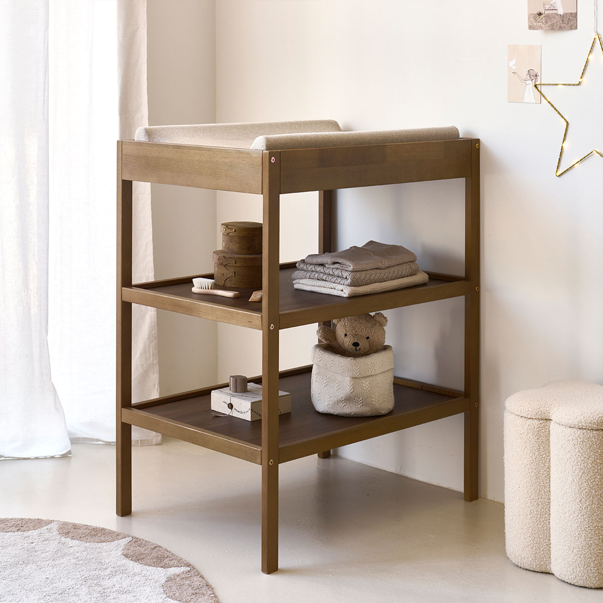 Petite Amélie - Petite Amélie Table à langer | Bois de hêtre massif | Cocoa | Jusqu'à 12 mois | Charge maximale 11 kg | Structure stable et solide résistante