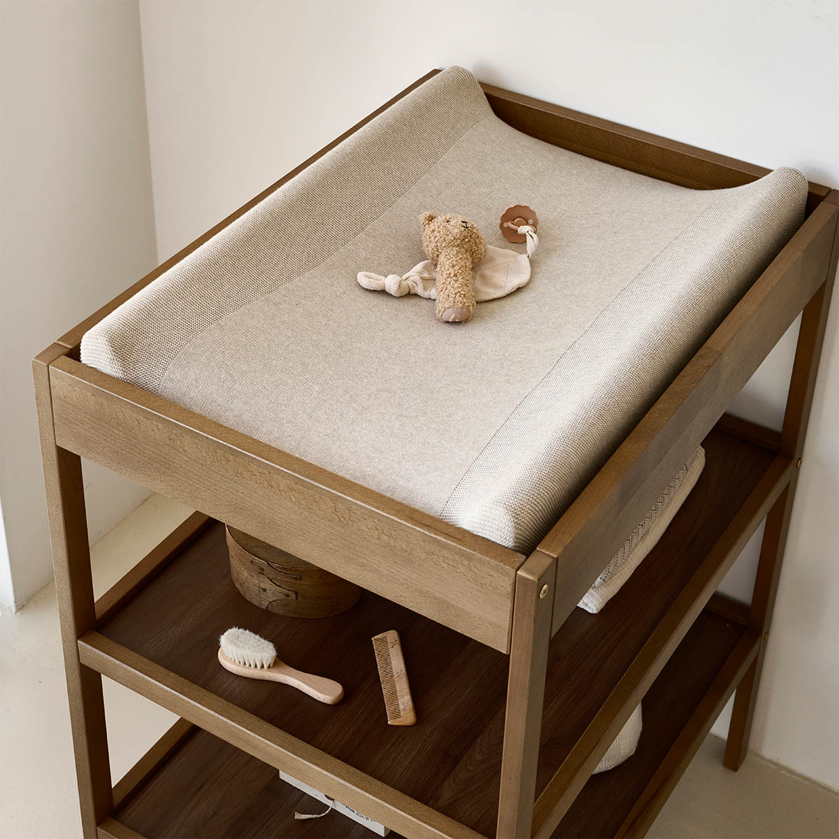 Petite Amélie Table à langer | Bois de hêtre massif | Cocoa | Jusqu'à 12 mois | Charge maximale 11 kg | Structure stable et solide résistante (Petite Amélie) - Image 1