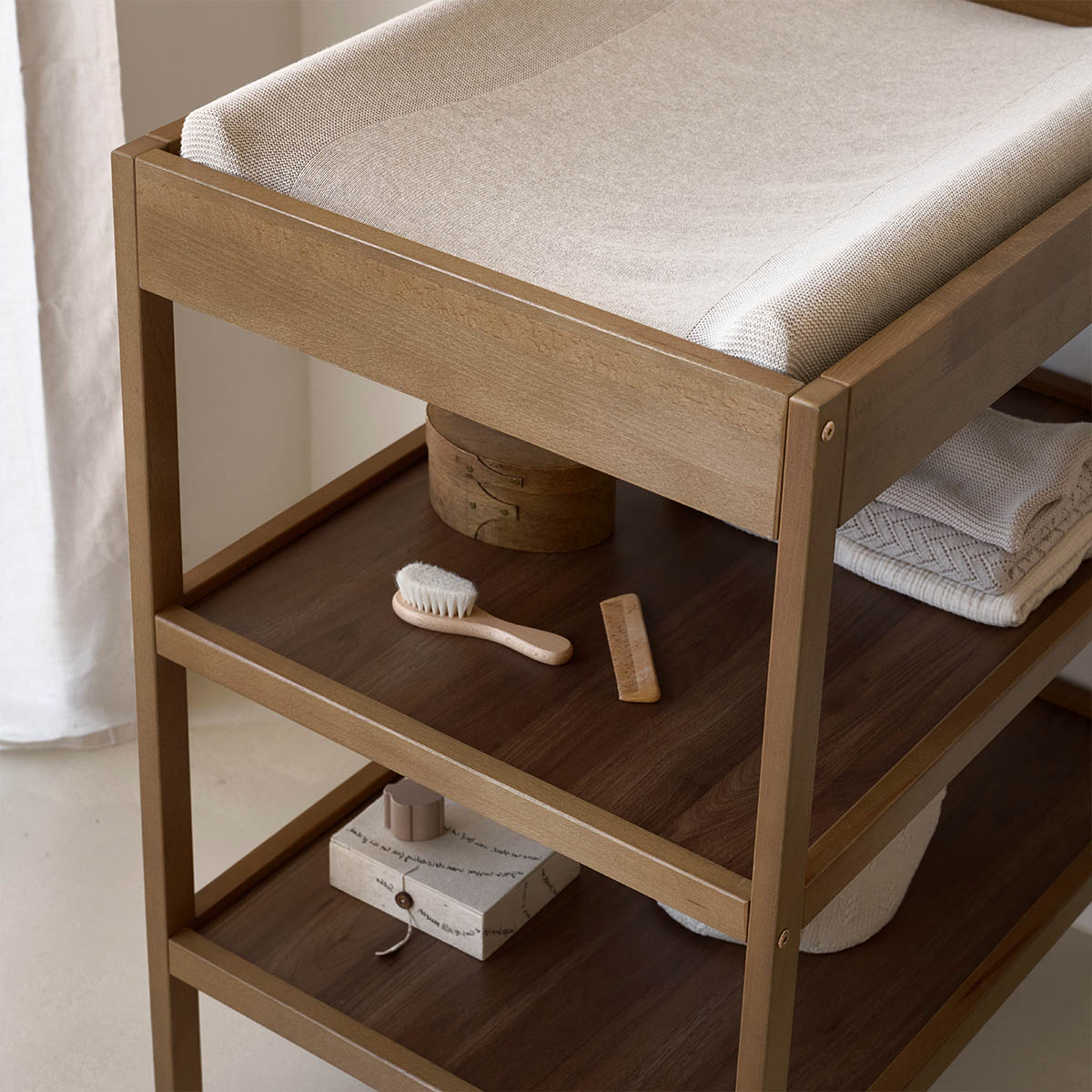 Petite Amélie Table à langer | Bois de hêtre massif | Cocoa | Jusqu'à 12 mois | Charge maximale 11 kg | Structure stable et solide résistante (Petite Amélie) - Image 4