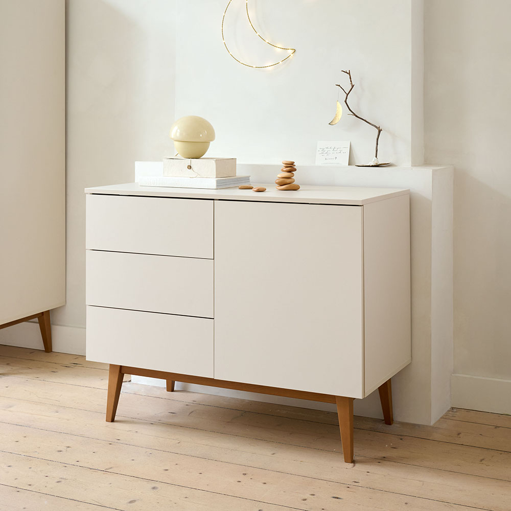 Petite Amélie | Chambre bébé évolutive Amande | Bois et hêtre | Avoine | 2 éléments | Lit évolutif et commode avec pieds inclinés en bois massif (Petite Amélie) - Image 5