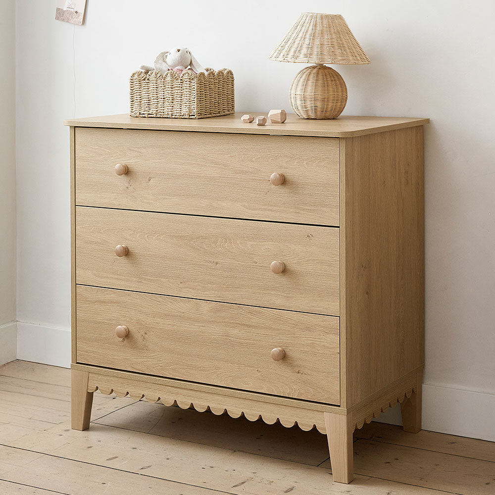 Petite Amélie - Petite Amélie Commode 3 Tiroirs Cannelle | Meuble de chambre bébé | Finition chêne et hêtre massif | Design arrondi avec fermeture douce