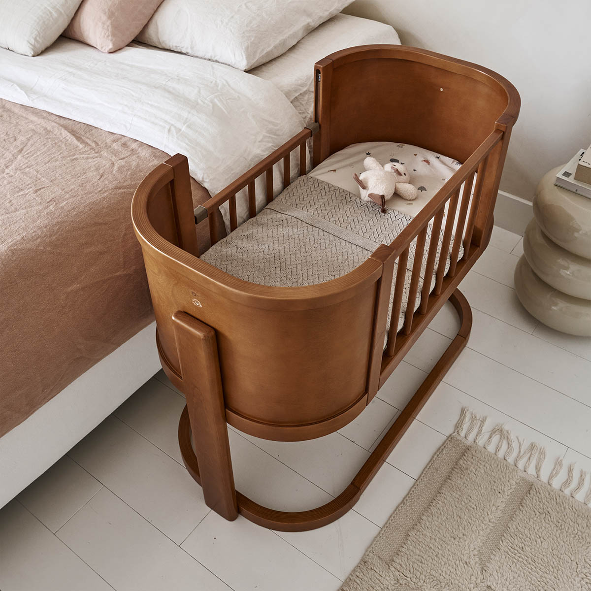 Petite Amélie Lit Cododo Ovale | Berceau 2 En 1 Cocoon | Bois Noyer | Sommier Sécurisé | Paroi Latérale Réglable | Usage Evolutif Pour Nouveau-né (Petite Amélie) - Image 1