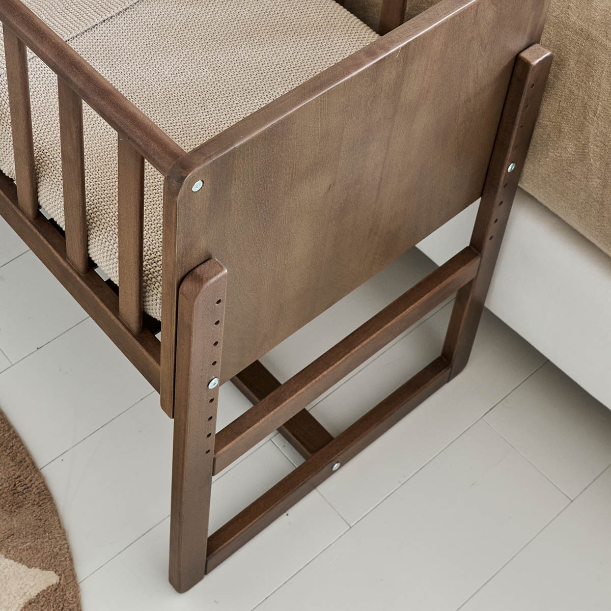 Petite Amélie | Lit cododo Nuage | Bois massif hêtre | Cocoa | 45-80 cm réglable | Berceau 2-en-1 avec barrière latérale sécurisée et sangle (Petite Amélie) - Image 5
