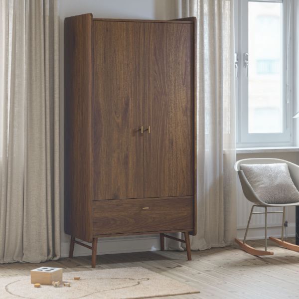 Armoire enfant en bois et noyer par Petite Amélie