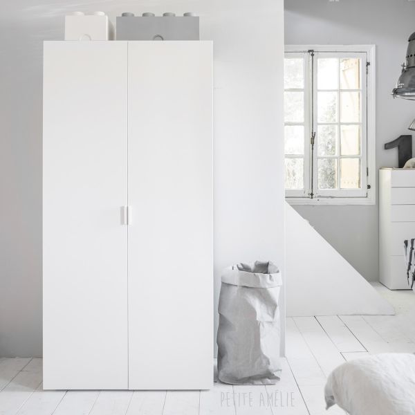 Armoire en blanc et bois par Petite Amélie