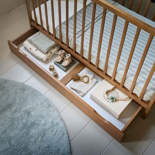Rangement sous lit bébé 60x120 cm en bois noyer par Petite Amélie