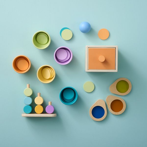 Box jouet bébé montessori 13 à 15 mois avec jeux de tri et formes à encastrer par Petite Amélie