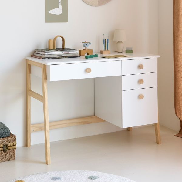 Bureau quatre tiroirs en bois blanc de la collection Cerise par Petite Amélie