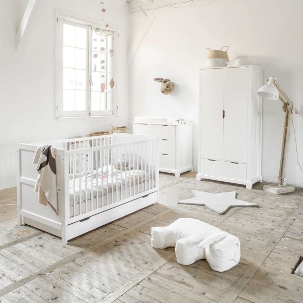 Chambre bébé complète blanche bois avec lit bébé évolutif blanc par Petite Amélie