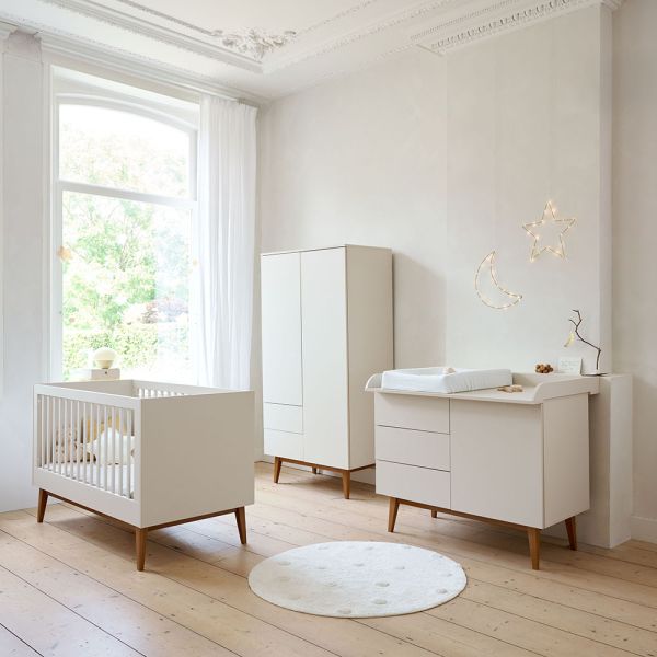 Chambre bébé complète en bois de 3 pièces couleur avoine de la collection Amande avec armoire par Petite Amélie
