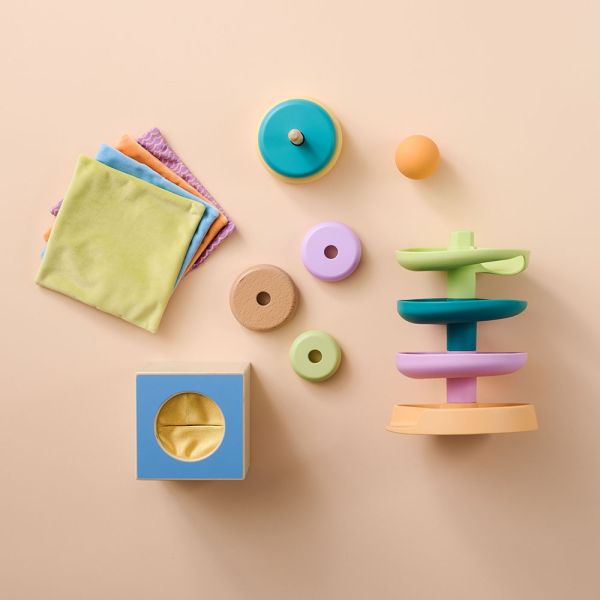 Coffret jouet montessori pour bébé de 10 à 12 mois avec jeux d’éveil et motricité par Petite Amélie