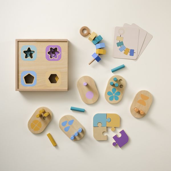 Coffret jouet montessori pour bébé de 19 à 21 mois avec jeux de formes et motricité par Petite Amélie