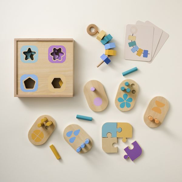 Coffret jouet montessori pour bébé de 19 à 21 mois avec jeux de formes et motricité par Petite Amélie