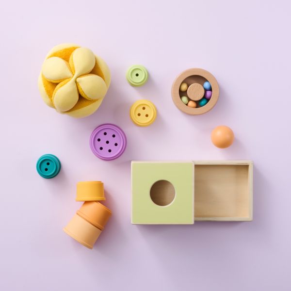 Coffret jouet montessori pour bébé de 7 à 9 mois avec activités d’éveil et motricité par Petite Amélie