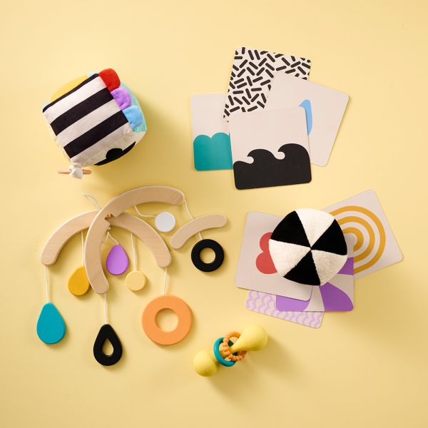 Coffret jouet pour bébé dès la naissance avec jeux d'éveil montessori par Petite Amélie