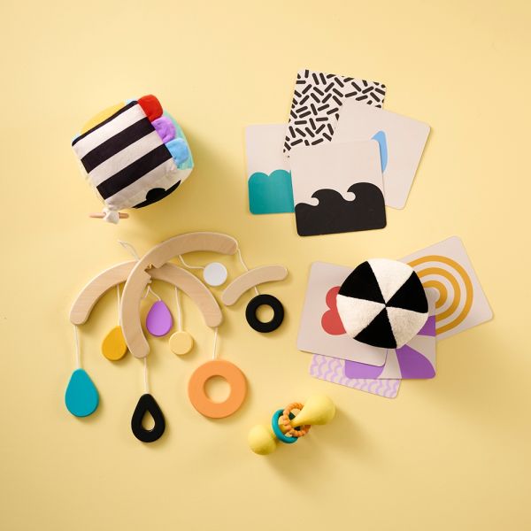 Coffret jouet pour bébé dès la naissance avec jeux d'éveil montessori par Petite Amélie
