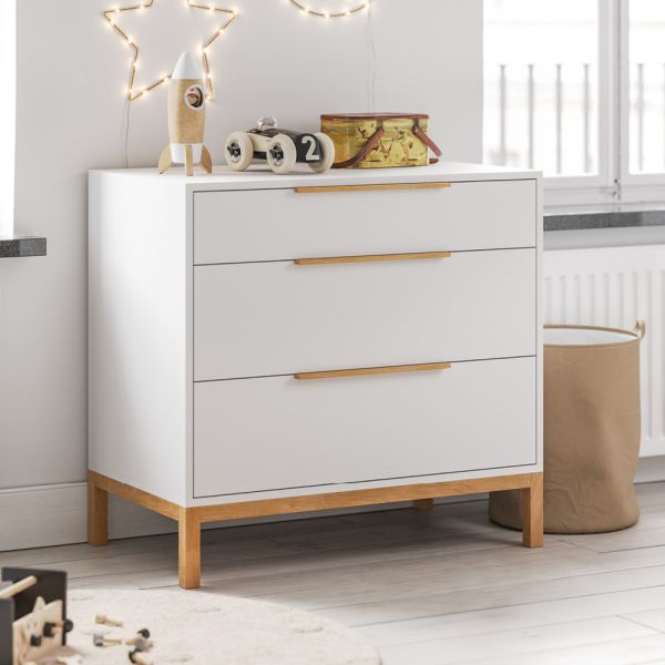 Commode a langer en bois et blanc par Petite Amélie