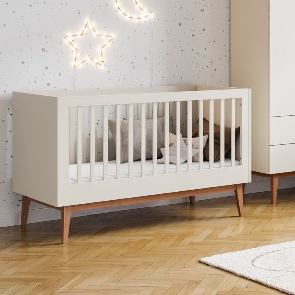 Lit bébé évolutif 70x140 avec barreaux en coloris amande par Petite Amélie