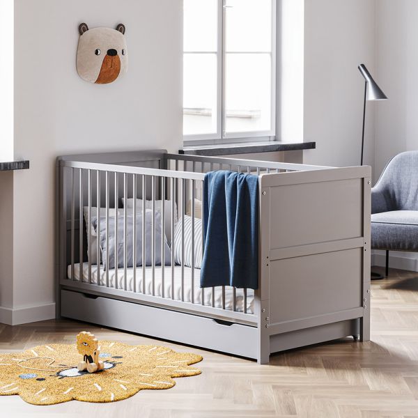 Lit évolutif pour bébé 70x140 cm avec matelas Laurent en gris par Petite Amélie