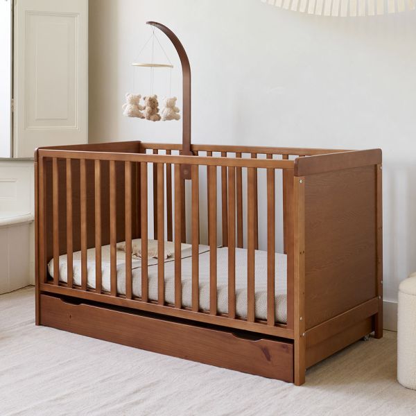 Lit évolutif bébé en bois 70x140 de la collection Nuage couleur noyer par Petite Amélie
