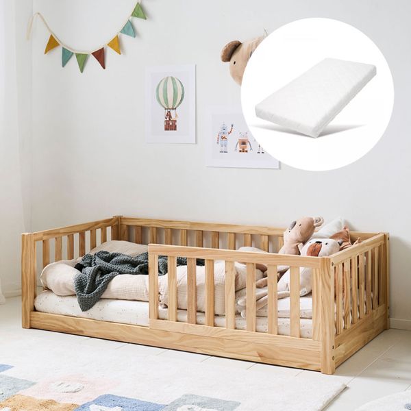 Lit au sol Nid en bois naturel de 70x140 cm avec matelas par Petite Amélie