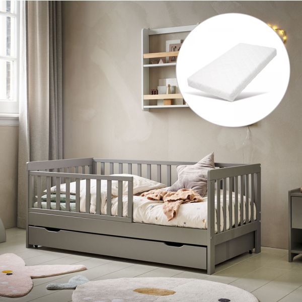 Lit pour enfant 2 ans en bois et gris avec un matelas par Petite Amélie