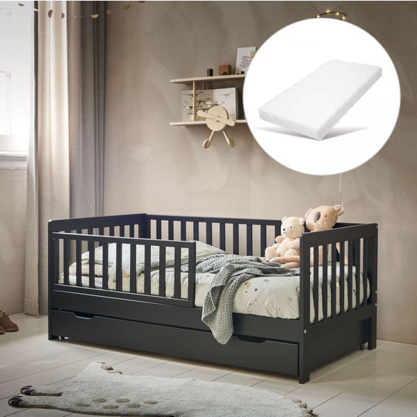 Lit pour enfant 2 ans en bois et noir avec un matelas par Petite Amélie