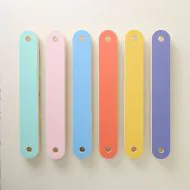 Poutre d'équilibre en bois - 18 pièces - pierres d'obstacle colorées Poutre d'équilibre en bois - 18 pièces - pierres d'obstacle colorées