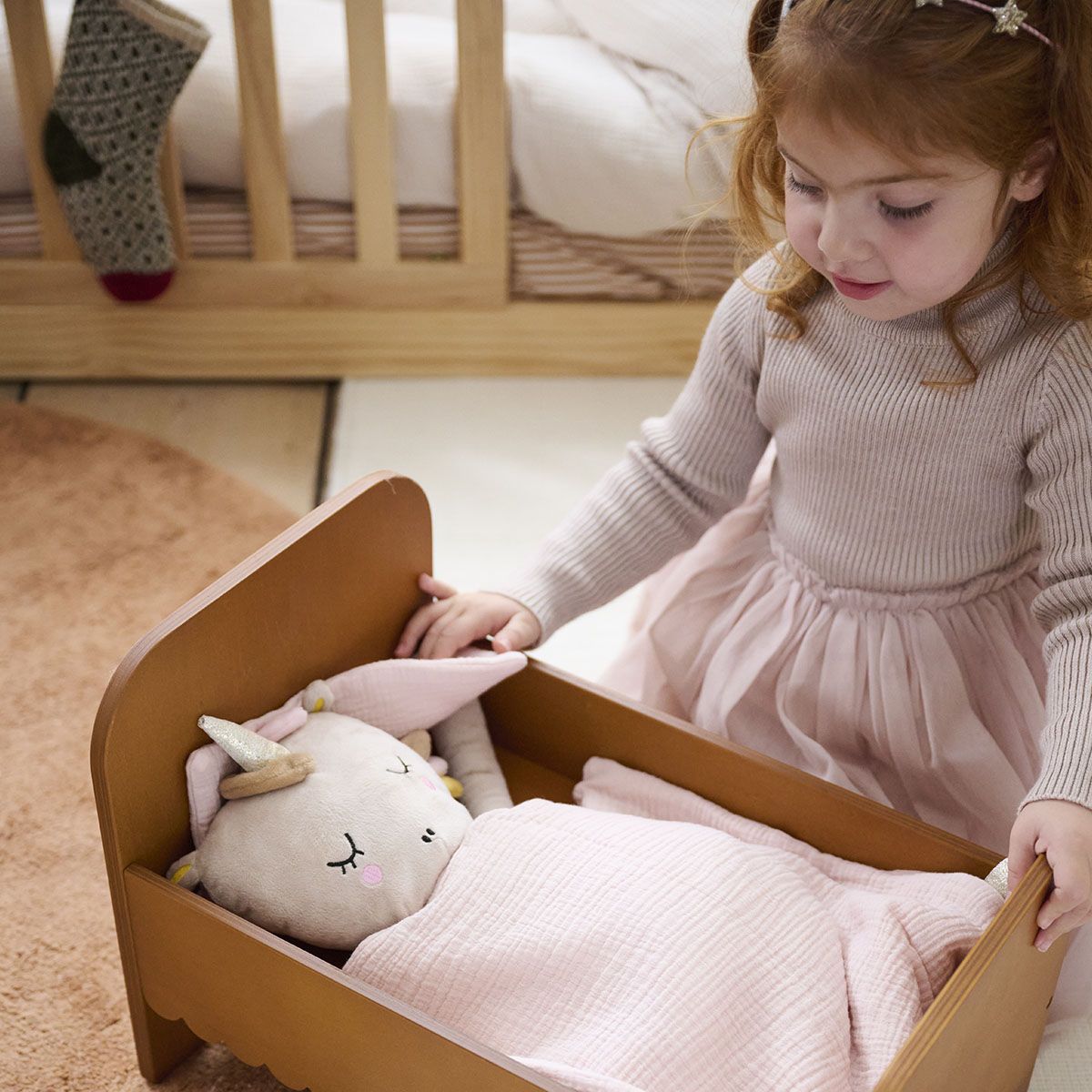 PEEWIT Lit Bébé En Bois Blanc Pour Poupées – Avec Matelas, Oreiller Et Couette Cœur – 49,5 X 27 X 23,5 Cm – Hêtre