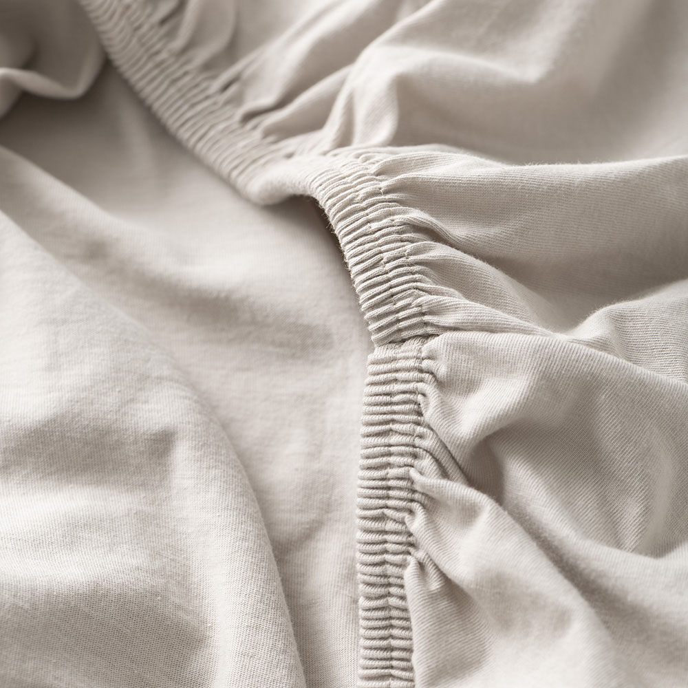 Petite Amélie Lot de 2 draps-housses bébé en jersey coton bio | Blanc et Gris taupe | 40x90 cm | Pour matelas 10-12 cm de hauteur (Petite Amélie) - Image 2