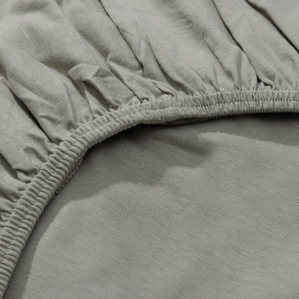 Petite Amélie | Lot de 2 draps-housses jersey coton bio | Blanc et vert olive | 40/45x90 cm | Conçus pour cododo Nuage (Petite Amélie) - Image 2