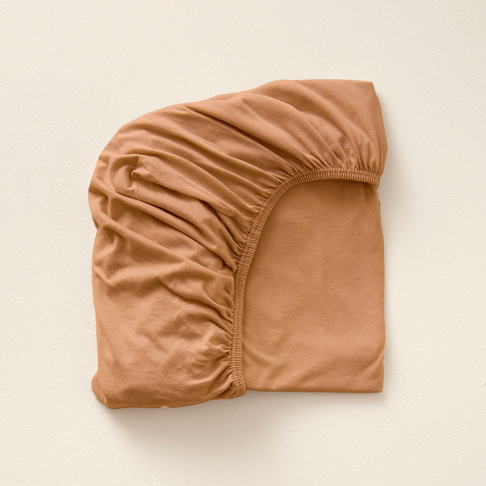 Petite Amélie | Lot de 2 draps-housses jersey coton bio | Blanc et caramel | 45x90 cm | Pour matelas bébé hauteur 10-12 cm (Petite Amélie) - Image 4