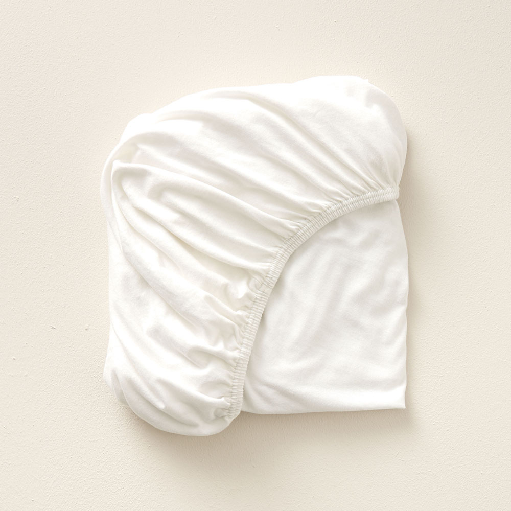 Petite Amélie | Lot de 2 draps-housses jersey coton bio | Blanc et caramel | 45x90 cm | Pour matelas bébé hauteur 10-12 cm (Petite Amélie) - Image 3