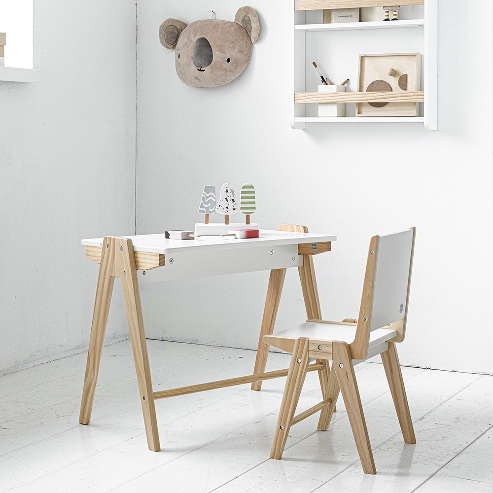 Chaise et table enfant en bois par Petite Amélie