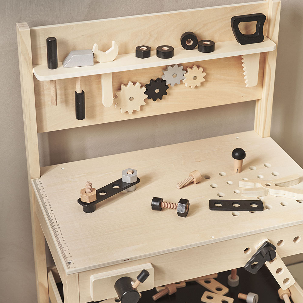 Petite Amélie | Établi pour enfant | Jouet en bois | Noir et gris | 41 accessoires inclus | Hauteur de plan de travail 47 cm (Petite Amélie) - Image 5