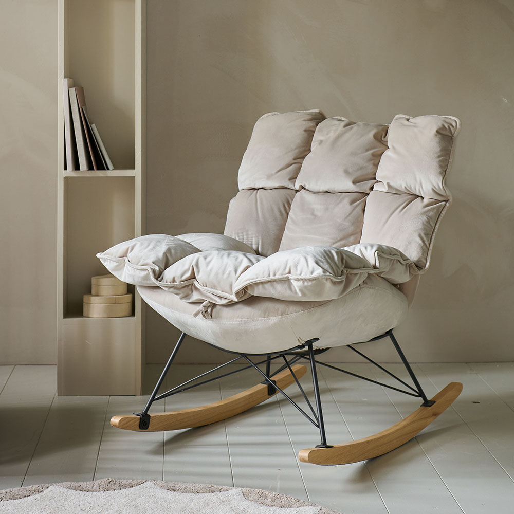 Petite Amélie - Petite Amélie | Fauteuil à bascule Cocon | Rocking chair pour chambre bébé en velours beige | Confortable et élégant | Structure métal et bois