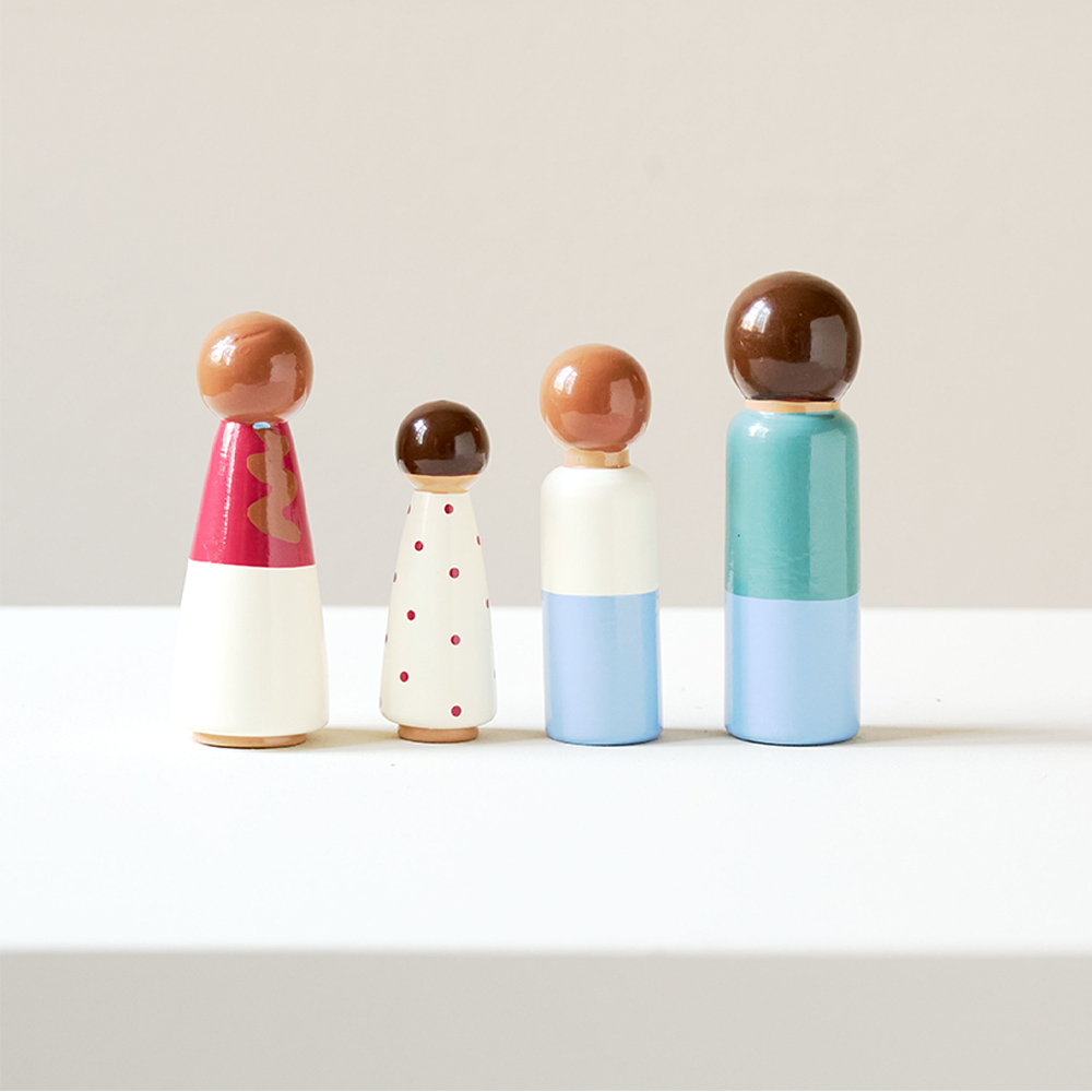 Petite Amélie | Famille de poupées Jacinthe | Figurine articulée en bois | Papa maman fille et fils | 7-10 cm pour maison de poupée (Petite Amélie) - Image 2