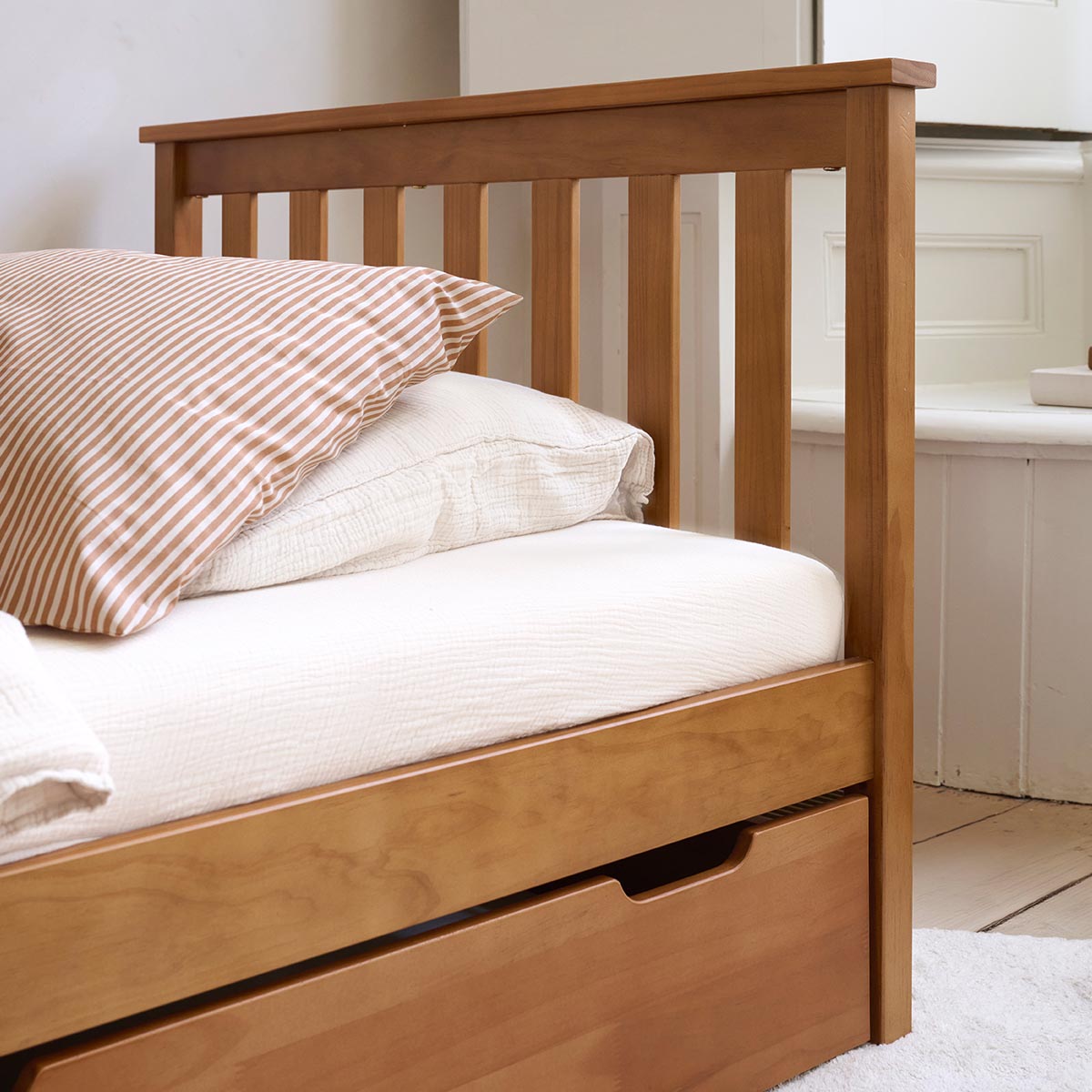 Petite Amélie | Drap-housse | Gaze de coton biologique | Blanc | 60x120 cm | Drap de lit respirant et doux pour berceau standard de nouveau-né (Petite Amélie) - Image 1